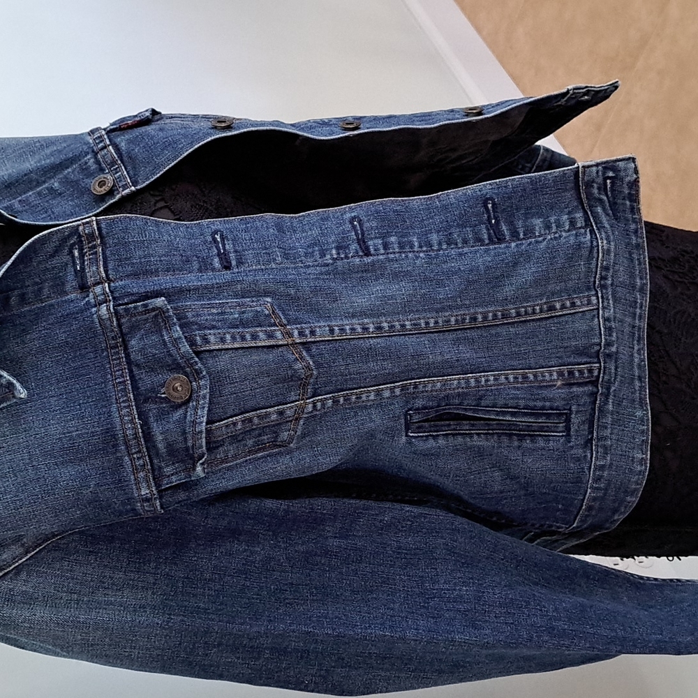 Levi's - Picture 4 of 16